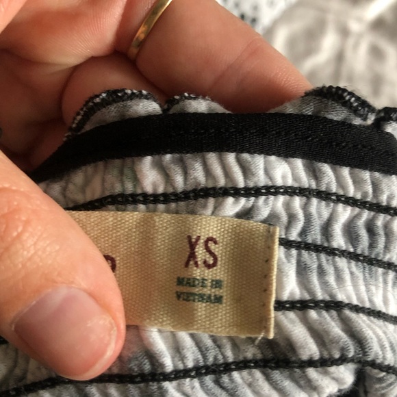 Hollister Off The Shoulder Top - Picture 6 of 6